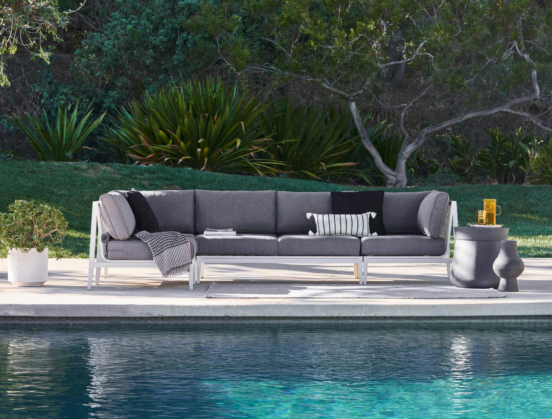 Outer White Aluminum Outdoor 7-Seat U-Sectional